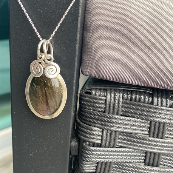 Labradorite and sterling silver pendant - Picture 4 of 8
